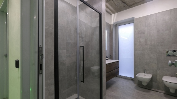 Het privé sanitair op Camping Piani di Clodia in Italië